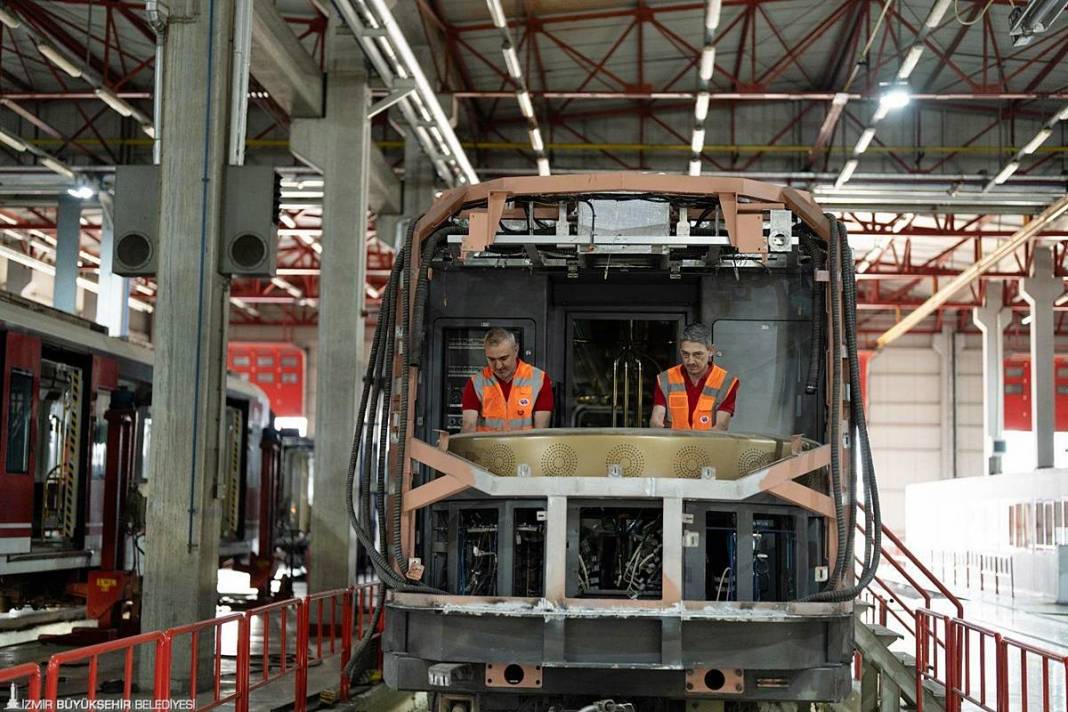 İzBB'den dev tasarruf: Metro ve tramvay araçları öz kaynaklarla onarılıyor 3
